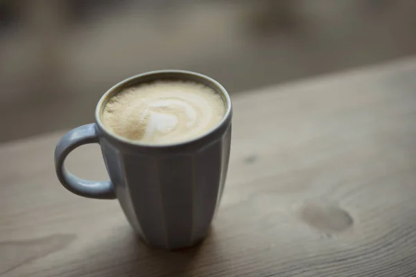 Kopp med latte, koffein – stockfoto