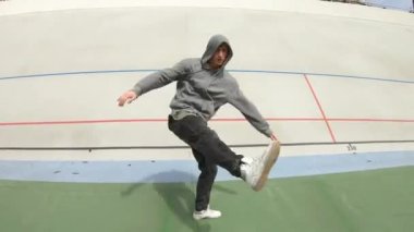 Breakdancer adam dans modern çağdaş dans