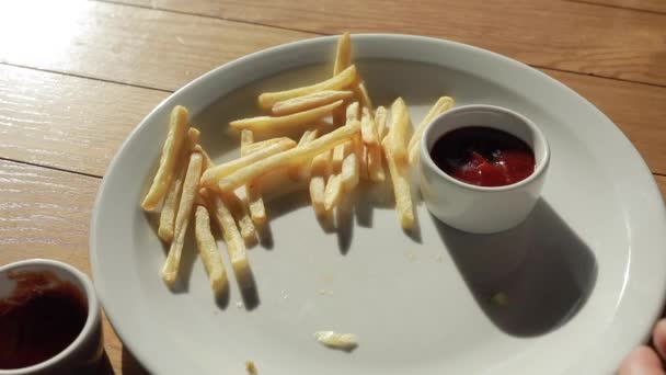 Timelapse of eating fried potatoes — Stock Video