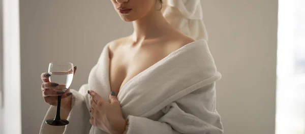 Sexy woman in bathrobe and glass in hand, luxury morning — Stock Photo, Image