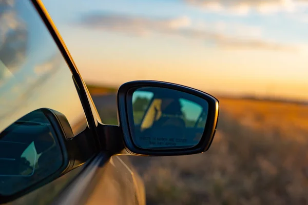 กระจกมองข้างในรถ — ภาพถ่ายสต็อก