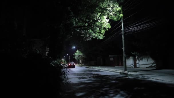 Trafiğe düşük yol. Gece şarkı Crickets, orijinal ses içerir. — Stok video