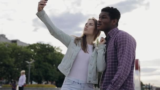 Two multiracial friends makes a selfie photos by smartphone — Stock Video