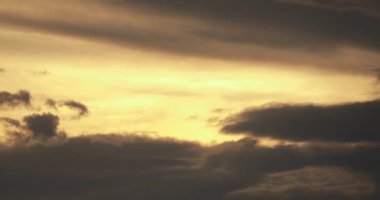 Güzel turuncu bulutların zamanlaması