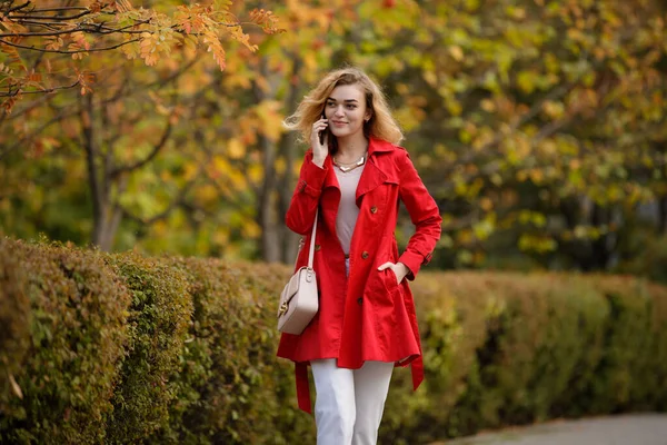 Elegant Woman Red Trench Coat Walks Autumn Alley Talks Phone — Stock Photo, Image