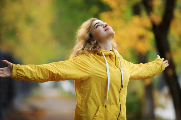 Woman Yellow Jacket Raised Hands Enjoy Fall Day — Stock Photo, Image