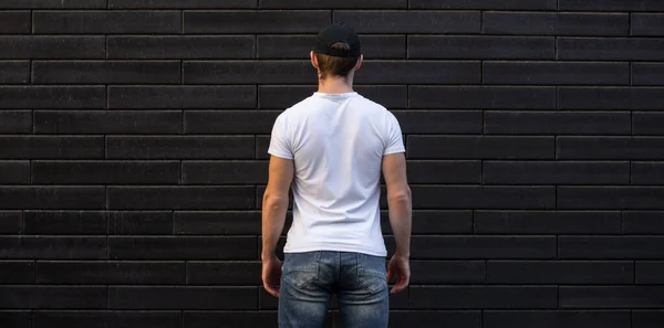 Mockup Unrecognizable Man Empty White Shirt Standing Brick Wall Back — Stock Photo, Image
