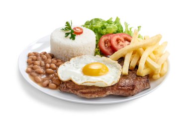 Pirinç, fasulye, salata, patates kızartması ve yumurta ile Alcatra biftek yönetici yemeği, aşağıdan manzara