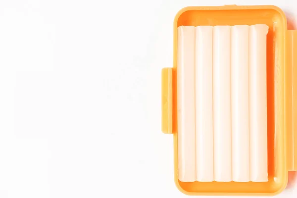 Beyaz arka plan üzerinde parantez için Wax. Diş bakım ürünleri. Yukarıdaki görünüm