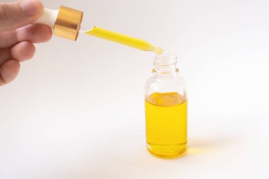 Yağ serum cam şişe ve el ile Damlalık