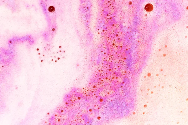 Banyo bomba yakın çekim yuvarlak kabarcık ile Köpük