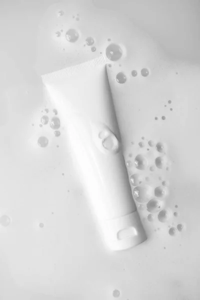 Maqueta Tubo Plástico Blanco Con Crema Hidratante Champú Limpiador Facial — Foto de Stock