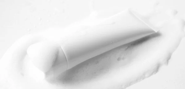 Ενυδατική Κρέμα Σαμπουάν Καθαριστικό Προσώπου Λευκό Πλαστικό Σωλήνα Και Απαλό — Φωτογραφία Αρχείου