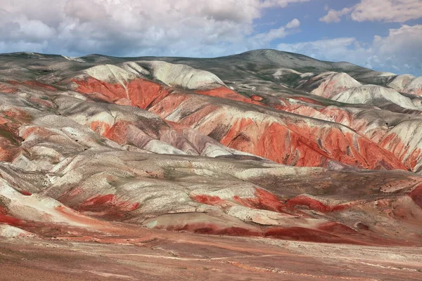 Khizi 'de farklı renkte güzel dağlar var. Khizi bölgesi. Azerbaycan.