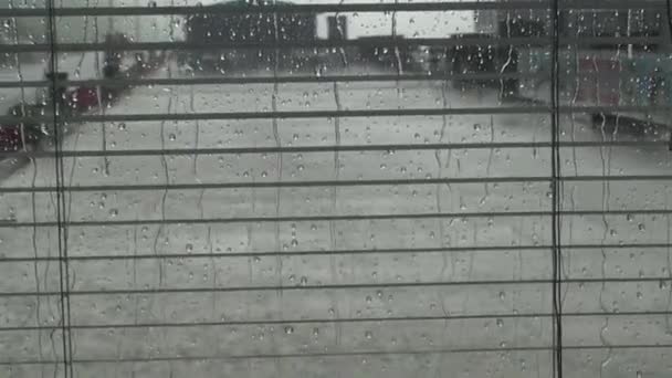 Llueve Por Ventana Gotas Lluvia Sobre Vidrio Fuertes Lluvias — Vídeo de stock