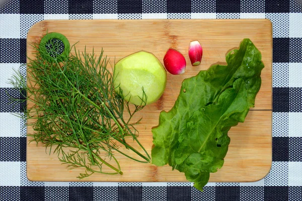 Інгредієнти Салату Знаходяться Обробній Дошці Чисті Овочі Кріп Капуста Кольрабі — стокове фото