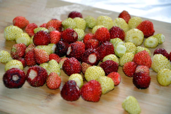 Red White Strawberries Mixed Heap Ripe Berries Lie Wooden Surface — Stock Photo, Image