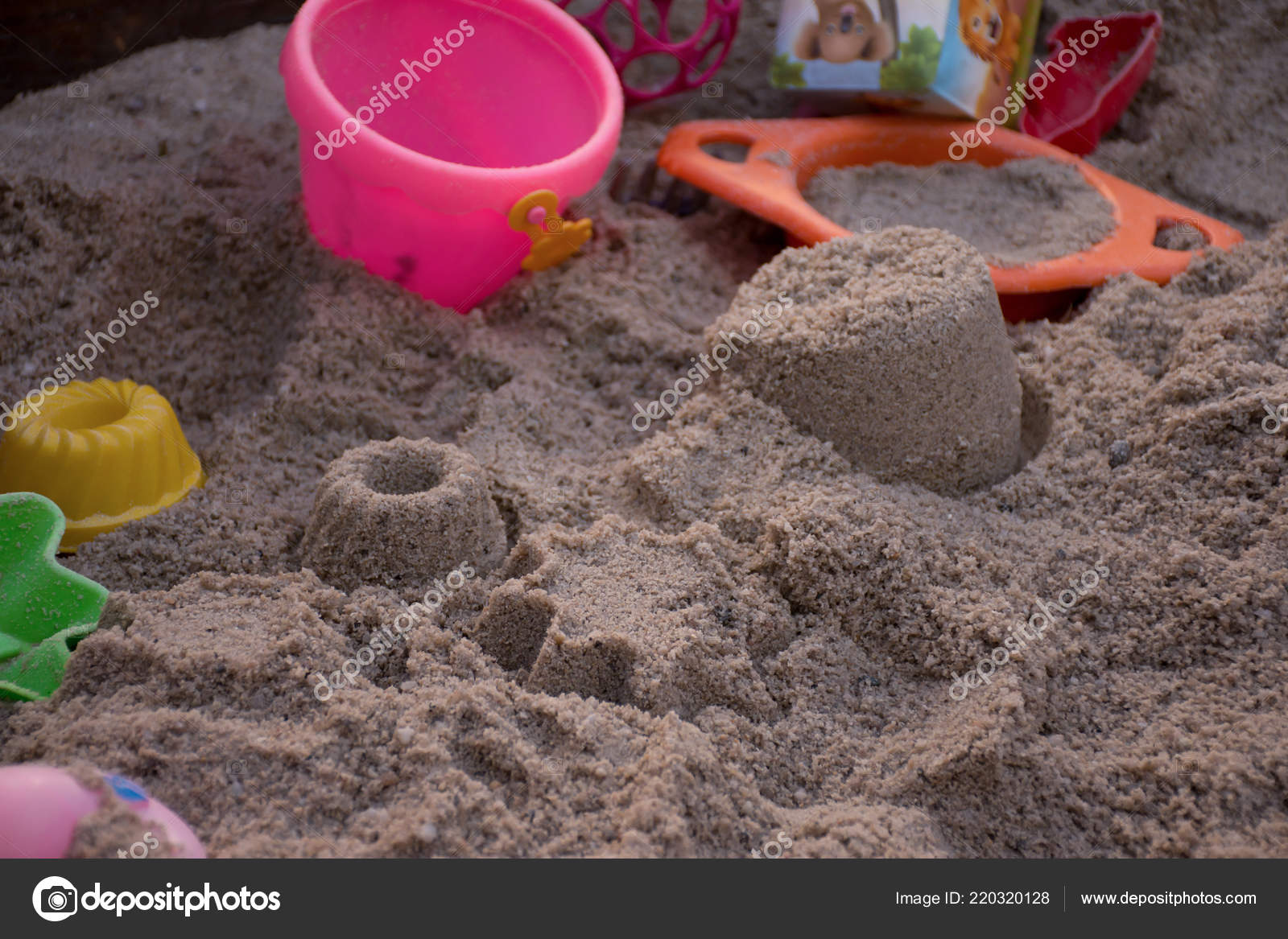 childrens sandpit toys