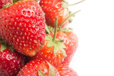 çilek ile beyaz boşluk sağ tarafında metin için arka plan