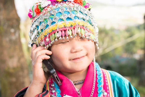 Smilling Hill Tribe Lány Thaiföld Északi Részén Boldog Használ Mozgatható Stock Kép
