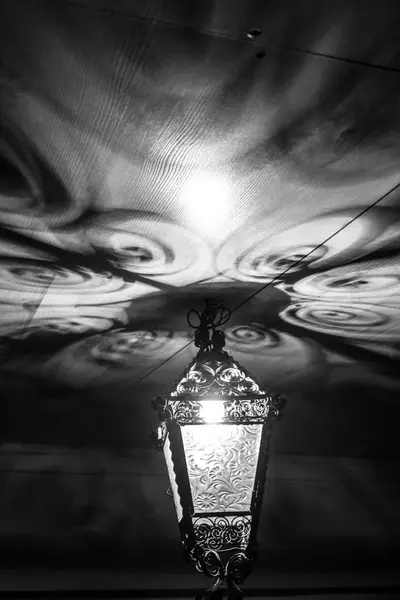 Beautiful Old Lantern Gives Beautiful Shadows Night Magical Shadows Black — Stock Photo, Image