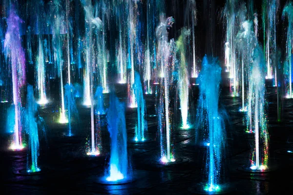 Una Fuente Colores Con Iluminación Por Noche Una Fuente Fabulosa —  Fotos de Stock