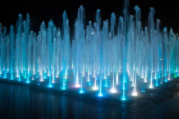 Una Fontana Colorata Con Illuminazione Notturna Una Fontana Favolosa Contesto — Foto Stock