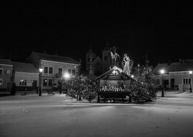 Parlak çerçeve mutlu yeni yıl. Kış sokakta. Arka plan