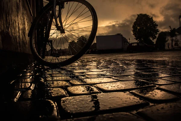 Night Rainy City Paving Stones Wet Streets Bike Sunset World — Stock Photo, Image