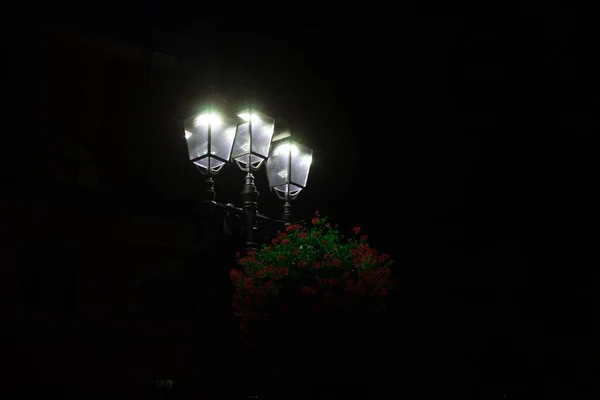 Φανοί Νύχτα Όμορφα Νυχτερινά Φώτα Μαύρο Φόντο Ιστορικό — Φωτογραφία Αρχείου
