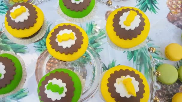 Leckere Süßigkeiten Bei Einem Hochzeitsempfang — Stockvideo