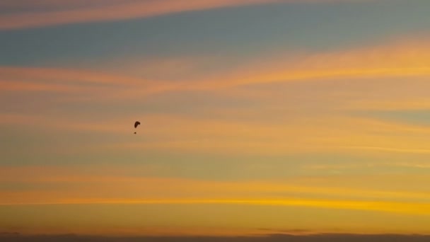 Άθλημα Parapente Υπάρχει Ενάντια Ένα Όμορφο Ουρανό — Αρχείο Βίντεο