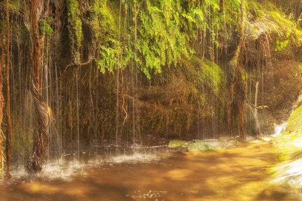希腊安德罗斯岛的皮萨拉瀑布 — 图库照片