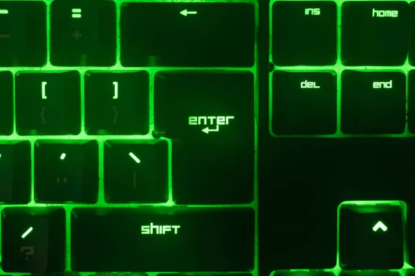 緑のキーボード 技術ゲームのガジェット — ストック写真