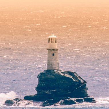 Yunanistan'ın Andros adasında Deniz Feneri Tourlitis.