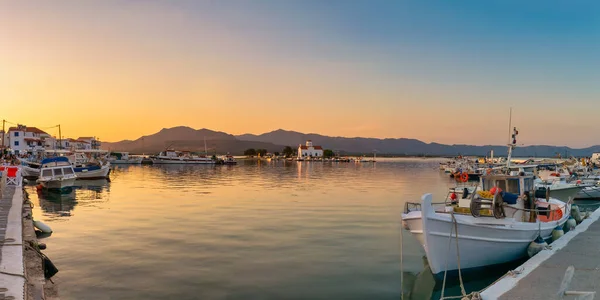 Yunanistan Elafonisos Limanında Gün Batımı Yazın Sihirli Manzara — Stok fotoğraf