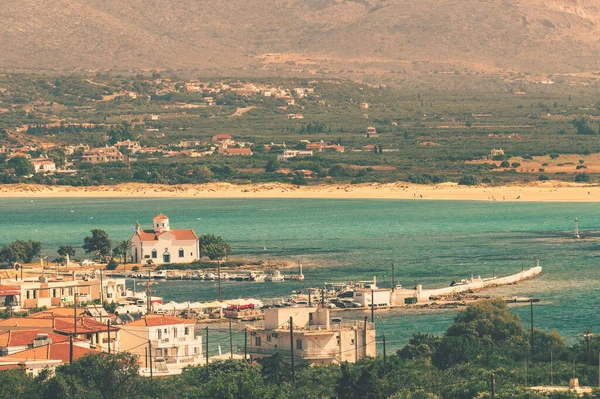 Город Элафисос Церковью Святого Спиридона Греческом Острове Элафисос — стоковое фото