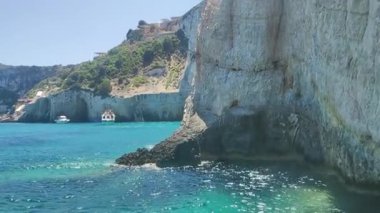 Zakynthos Yunanistan 'a tekne gezisine gitti.