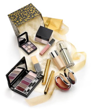 Makyaj. Noel hediyesi konseptiyle hayat devam ediyor.