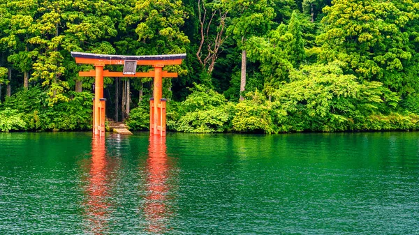 Kırmızı Japon Kapı Veya Yakın Göl Hakone Içinde Stok Fotoğraf