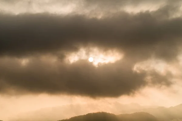 Západ Slunce Dramatickou Oblohu Cloud Pozadím — Stock fotografie