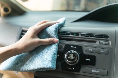 Mikrofiber ve temizlik c ile El temizleme İç modern araba