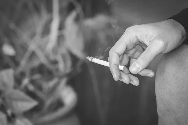 Close up male in hand holding a cigarette. — Stock Photo, Image