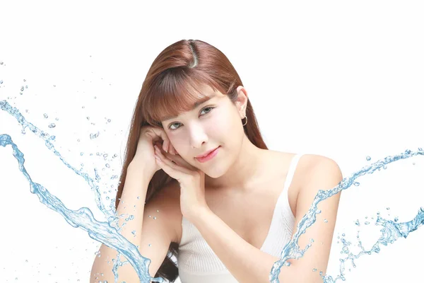 Hermosa Modelo Asiática Hermosa Chica Sonriente Bajo Salpicadura Agua Con —  Fotos de Stock
