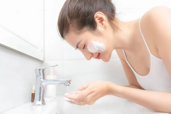 Young Beauty Woman Washing Her Face Bathroom — Stock Photo, Image