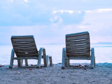 Yaz manzara tropikal deniz plajı arka planda Plaj şezlong.