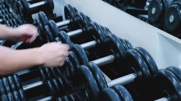 Man Hands Taking Bodybuilding Dumbbells Gym Club Closeu Hands Taking — Stock Video