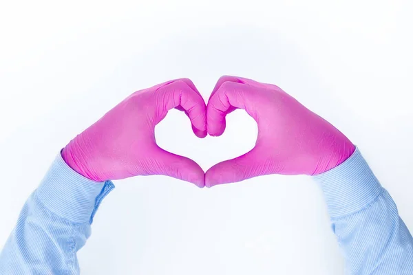 Mãos Médico Luvas Médicas Forma Coração Fundo Azul Com Espaço — Fotografia de Stock