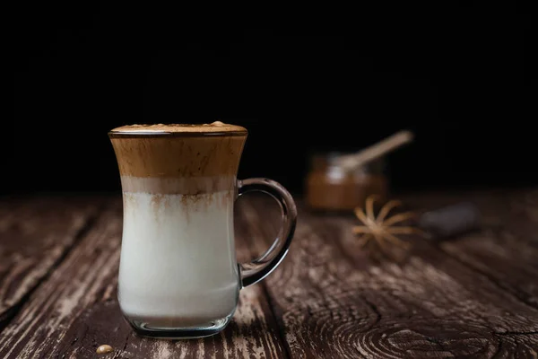 Iced Dalgona Coffee Trendy Fluffy Creamy Whipped Coffee — Stock Photo, Image