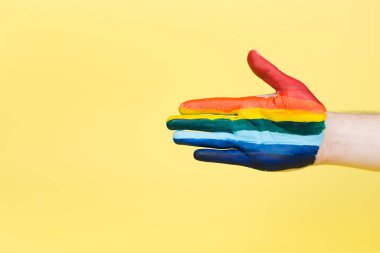 El, gökkuşağı bayrağı gibi boyanmış. LGBTQ konsepti. LGBT 'yi kapat.